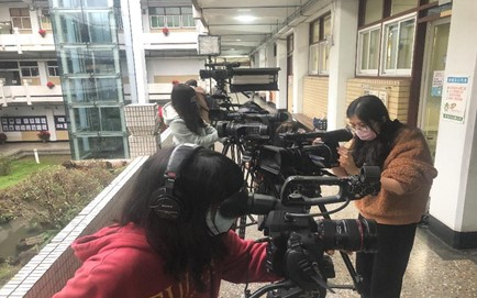 電子攝影設備及燈光